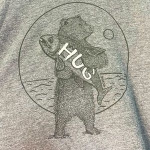 Prana heather grey tee w/ bear hug fish graphic sz XXL